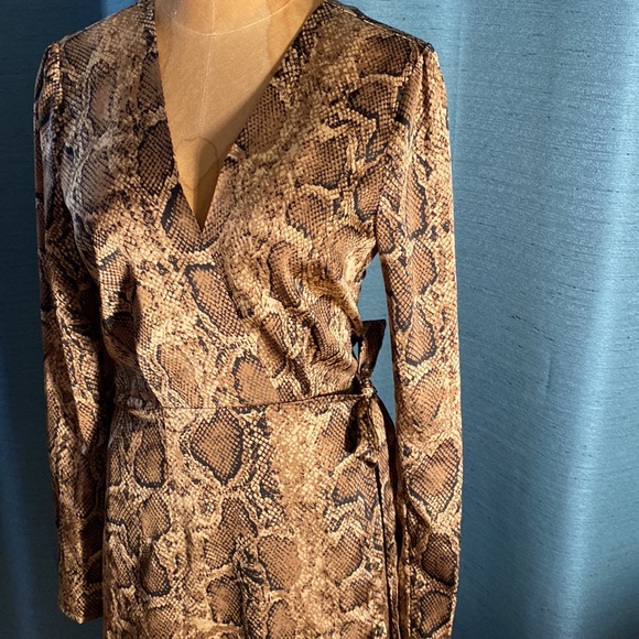 Lovestitch dress size medium - Picture 3 of 11